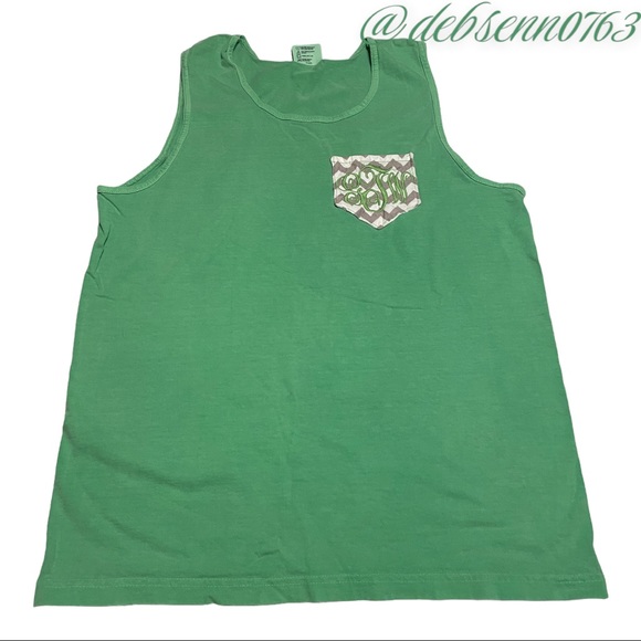 Does anyone have the initials (gTw) I have a  lot 9 Shirts and 1 Dress, all $50. - Picture 4 of 11